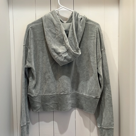 light green cropped sweatshirt - Picture 2 of 3